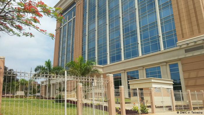 Angola Luanda Justizpalast (DW/C.V. Teixeira)