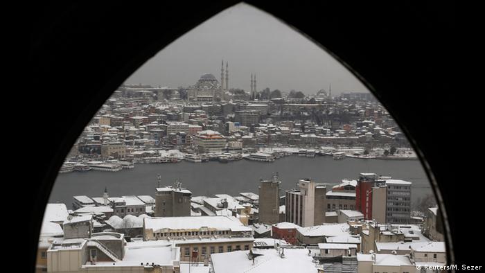 На второ място в класацията на СЗО се нарежда Анкара. Турската столица се намира в котловина, което предразполага към по-високи нива на замърсяване на въздуха. Доста по-чист е въздухът в 14-милионния Истанбул (на снимката).
