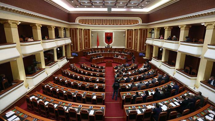 Albanisches Parlament in Tirana (DW/A. Muka)
