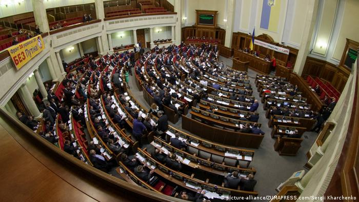 Symbolbild Parlament Kiew Ukraine (picture-alliance/ZUMAPRESS.com/Sergii Kharchenko)