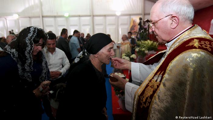 Papst Ostern 2015 Vatikan Kardinal Fernando Filoni (Reuters/Azad Lashkari)