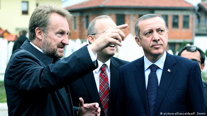 Bekir İzetbegoviç ve Recep Tayyip Erdoğan 2015'te Saraybosna'daki görüşmelerinde