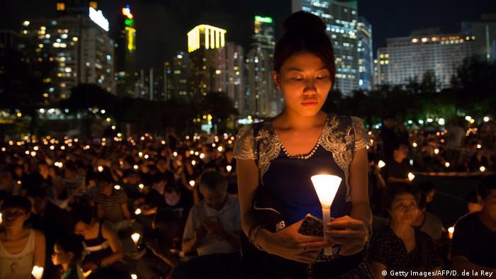 Hongkong Mahnwache im Victoria Park (Getty Images/AFP/D. de la Rey)