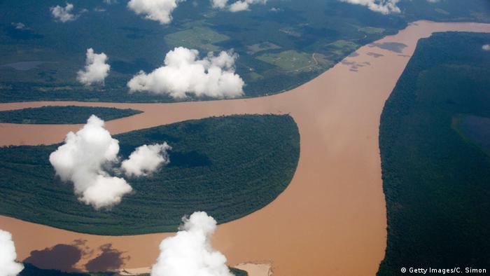 Fluss - Amazonas Brasilien (Getty Images/C. Simon)