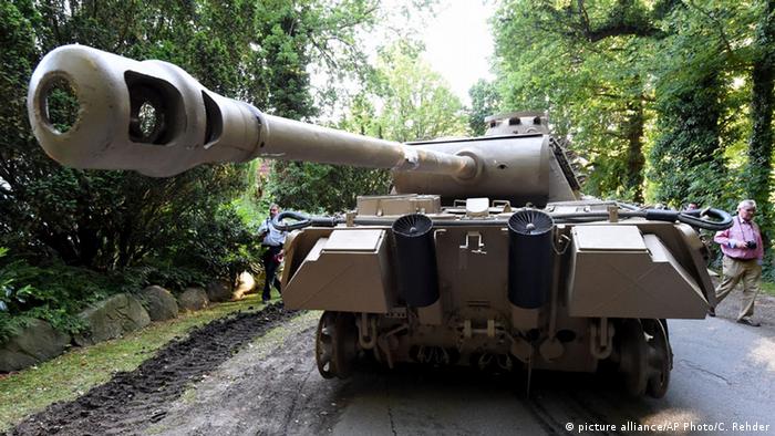 Bildgalerie Kriegswaffen in Heikendorf Kampfpanzer (picture alliance/AP Photo/C. Rehder)