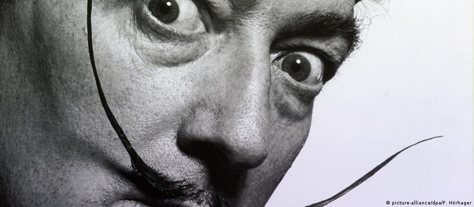 Bigode marcando "dez e dez" era a marca registrada de Salvador Dalí