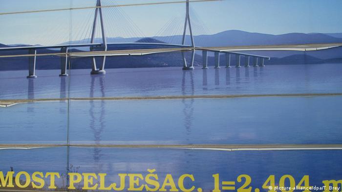 Kroatien Brückenbau Halbinsel Peljesac (picture-alliance/dpa/T. Brey)