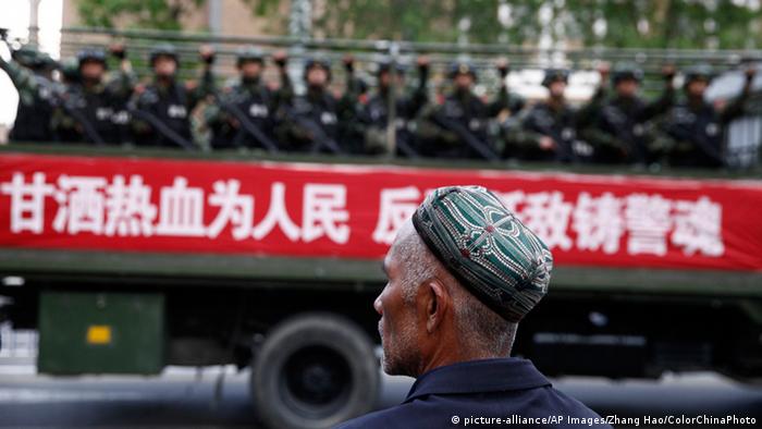 China startet Anti-Terror-Kampagne in Xinjiang (picture-alliance/AP Images/Zhang Hao/ColorChinaPhoto)
