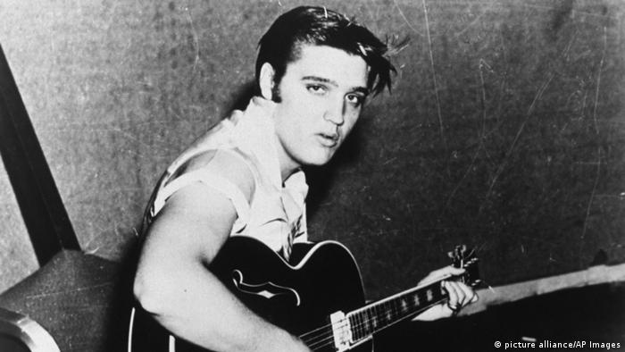 Elvis Presley at Sun Studio in Memphis in 1956 (picture alliance/AP Images)