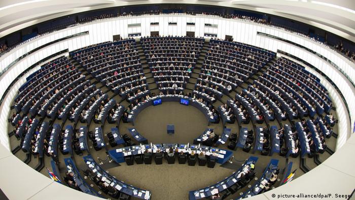 Brüssel Europäisches Parlament Abstimmung Roaming-Gebühren (picture-alliance/dpa/P. Seeger)