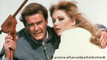 Roger Moore Tanya Roberts Im Angesicht des Todes (picture-alliance/dpa/Goldschmidt)