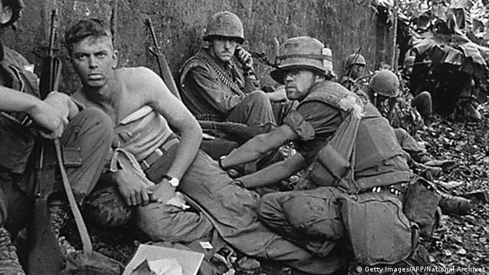 Vietnamkrieg US- Soldaten Sanitäter (Getty Images/AFP/National Archives)