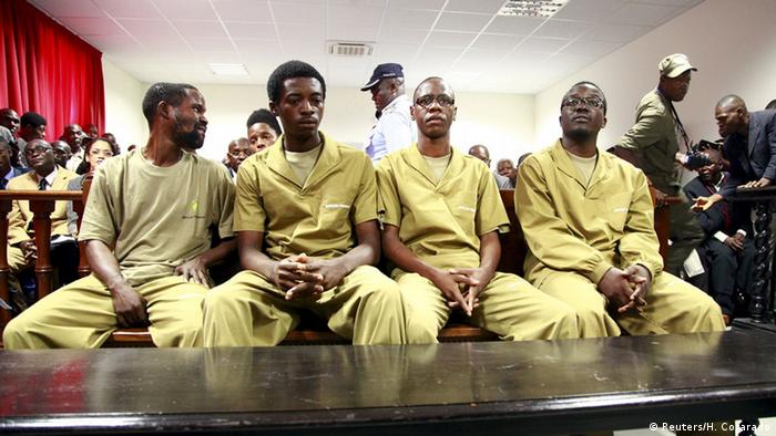 Prozess gegen Aktivisten in Angola (Reuters/H. Corarado)