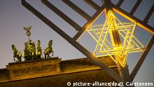 Deutschland Chanukka-Leuchter auf dem Pariser Platz am Brandenburger Tor in Berlin