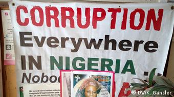 Nigeria Plakate und Aufkleber gegen Korruption (DW/K. Gänsler)