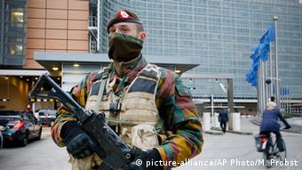 Bruksel, në rrugë patrullon ushtria