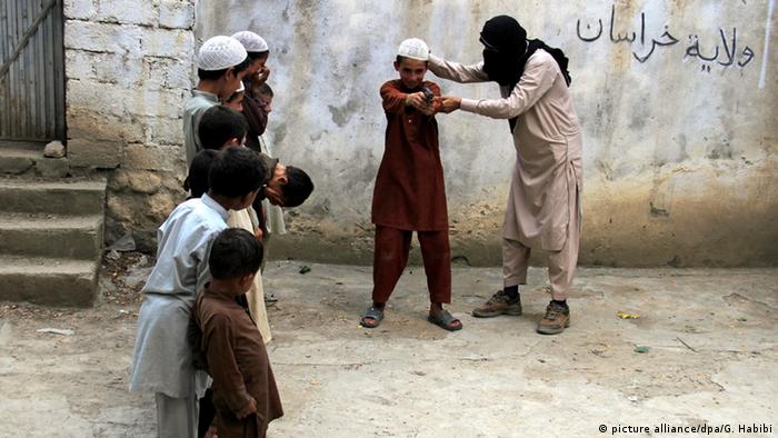 Afghanistan IS Kindersoldaten Ausbildung (picture alliance/dpa/G. Habibi)