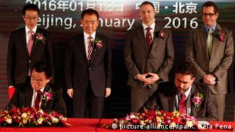 China Wang Jianlin Wanda Group übernimmt US-Firma Legendary Entertainment (picture-alliance/dpa/R. Dela Pena)