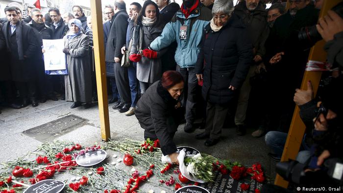 Türkei Gedenken ermordeter Journalist Hrant Dink - Witwe Rakel Dink (Reuters/O. Orsal)