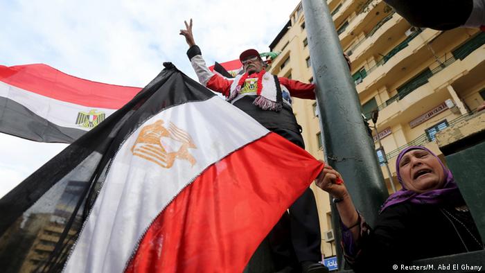 Gygypten Menschen feiern den 5. Jahrestag der Revolution am Tahrir-Platz