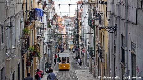 Portugal - Ascensor da Bica in Lissabon (picture alliance / J. Woitas)