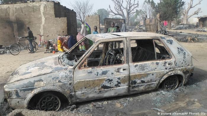 Nigeria Boko Haram Anschlag (picture alliance/AP Photo/J. Ola)