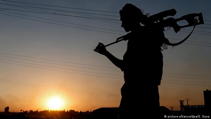Kämpfer von der Kurdenmiliz YPG (picture-alliance/dpa/S. Suna)