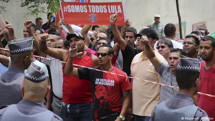 Demonstration Anhänger von Luiz Inacio Lula da Silva (Reuters/P. Whitaker)