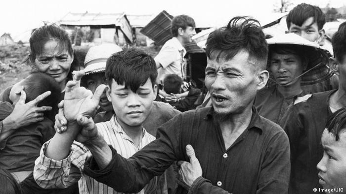 Do Chuc y su hijo, Do Ba, supervivientes de la masacre.