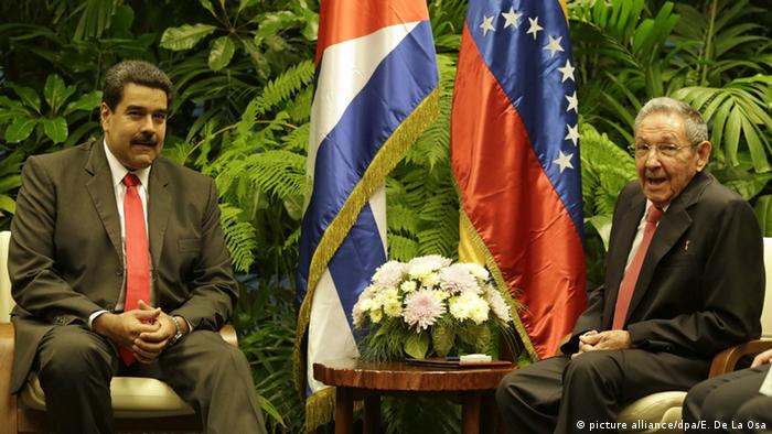 Kuba Raul Castro und Nicolas Maduro (picture alliance/dpa/E. De La Osa)