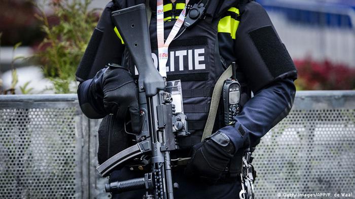 Niederlande Polizei Polizist (Getty Images/AFP/R. de Waal)