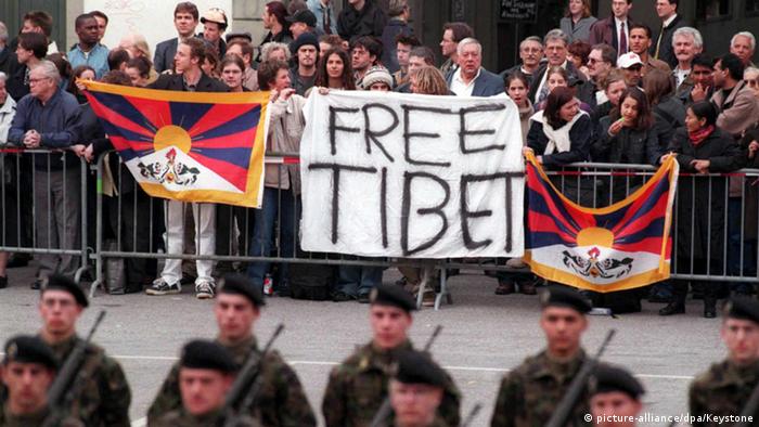 Schweiz Proteste von Tibetern - Besuch Pr?sident Jiang Zemin (picture-alliance/dpa/Keystone)