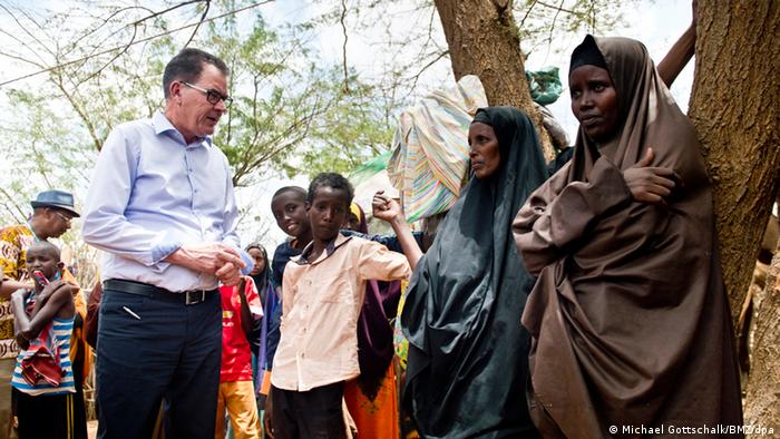 German Development Minister Gerd Müller in conversation with a family at Kenya's Dadaab refugee camp in March 2016 