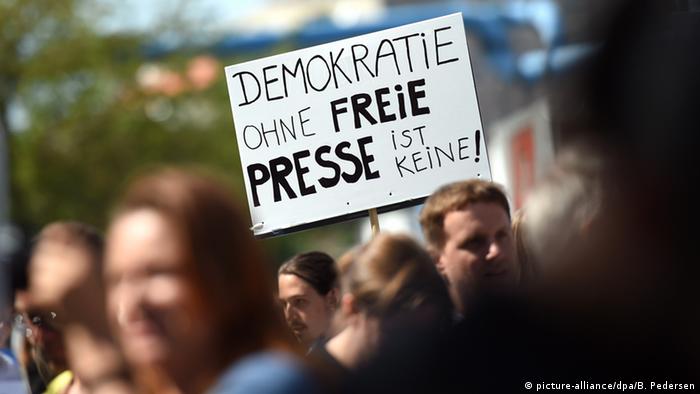 ''La democracia sin libertad de prensa, no es democracia''.
