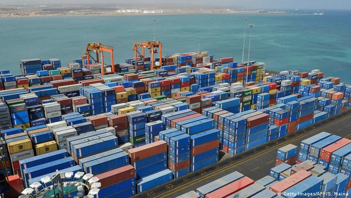 Dschibuti Containerhafen und Rotes Meer (Getty Images/AFP/S. Maina)