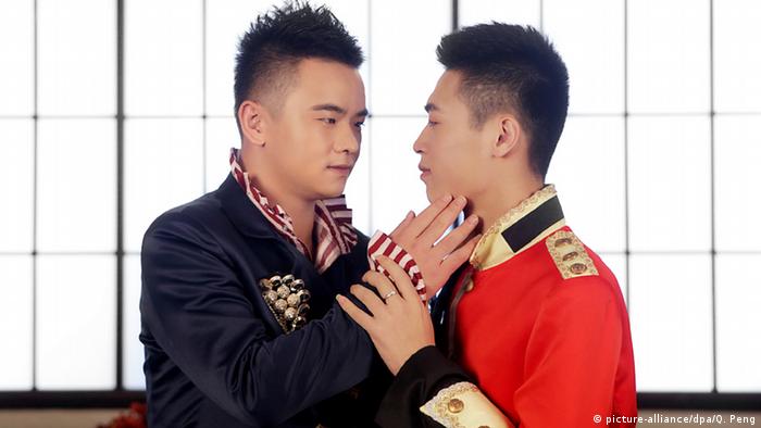China Homo-Ehe Homosexualität Paar Ehe Gesellschaft (picture-alliance/dpa/Q. Peng)