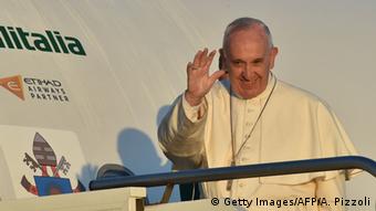 Προφανώς ο ιταλός ιερέας Μπιανκάλι ακολούθησε όσα κηρύττει ο Πάπας Φραγκίσκος για τους πρόσφυγες