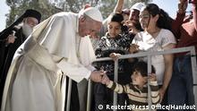 Griechenland Papst Franziskus auf Lesbos mit Flüchtlingen