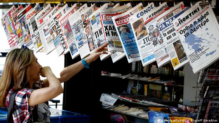 Griechenland Proteste Zeitungen Zeitschriften Medien (picture-alliance/AP Photo/P.Karadjias)