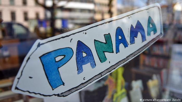 Symbolbild Panama Papers Janosch Schriftzug (picture-alliance/dpa/U. Zucchi)
