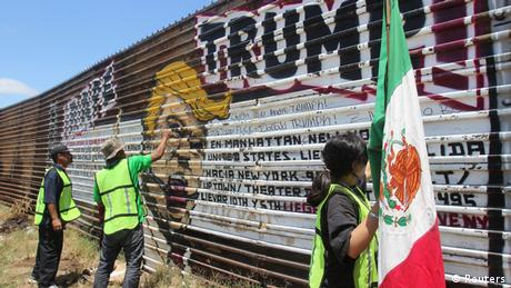 Mexiko Grenze USA - Protest von ausgewiesenen Mexikanern gegen Donald Trump (Reuters)