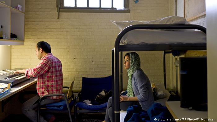 Niederlande Asyl hinter Gittern (picture alliance/AP Photo/M. Muheisen)