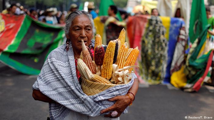 Protesto no México contra a Monsanto, que produz a semente de milho geneticamente modificado.