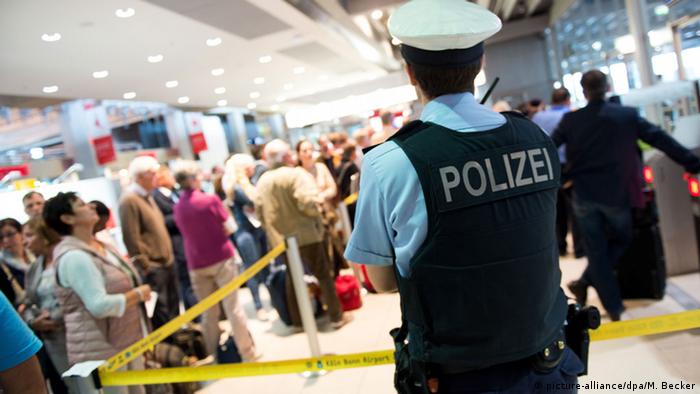 Deutschland Flüge am Flughafen Köln Bonn gestoppt (picture-alliance/dpa/M. Becker)