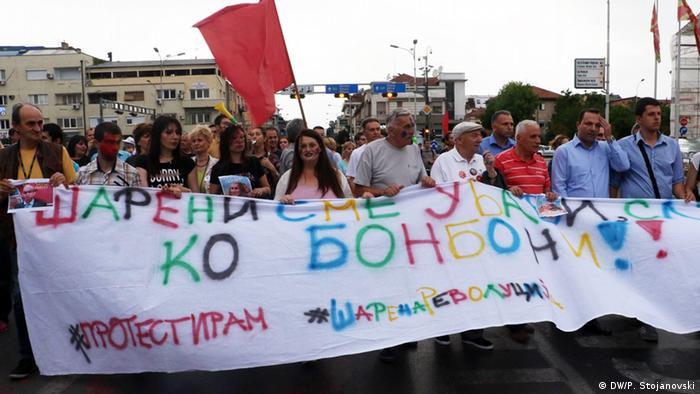 Mazedonien Anti-Regierungsproteste in Skopje (DW/P. Stojanovski)