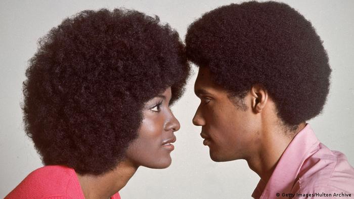 Afro-Amerikanisches Paar in den 70ern