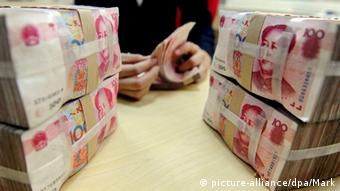 Gelddruck chinesische Banknoten (picture-alliance/dpa/Mark)