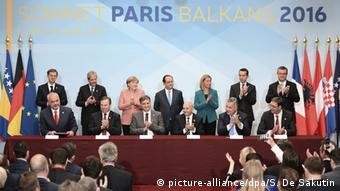 Paris Westbalkan Konferenz Delegationen applaudieren (picture-alliance/dpa/S. De Sakutin)