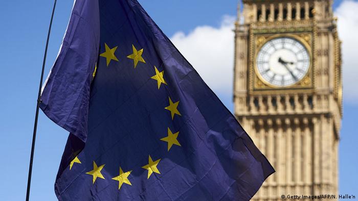 Großbritannien Europaflagge vor dem Big Ben in London (Getty Images/AFP/N. Halle'n)