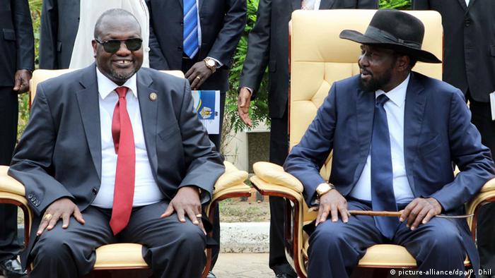 Südsudan Präsident Salva Kiir und Vizepräsident Riek Machar (picture-alliance/dpa/P. Dhil)